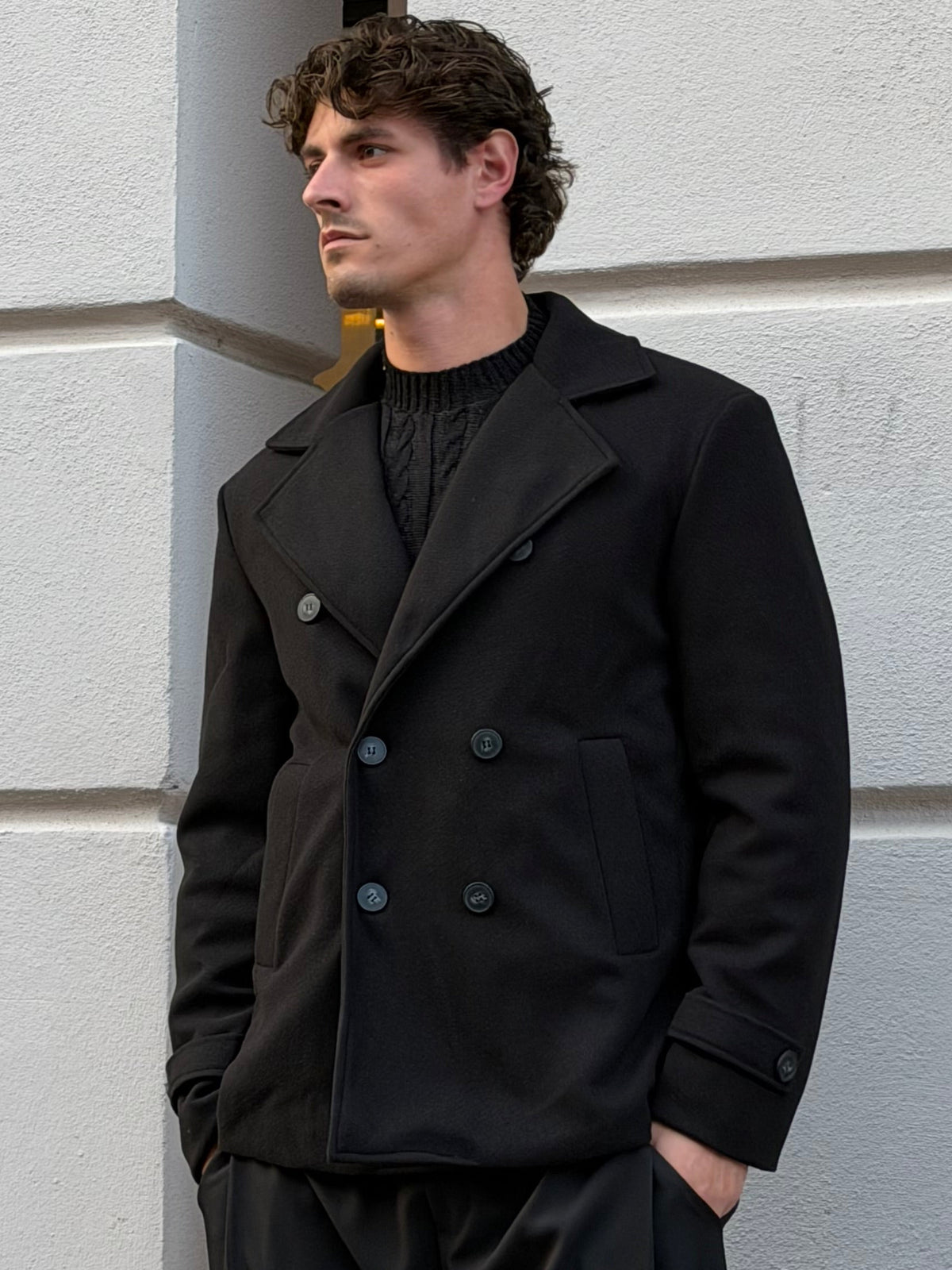 CAPPOTTO NERO DOPPIO PETTO CORTO