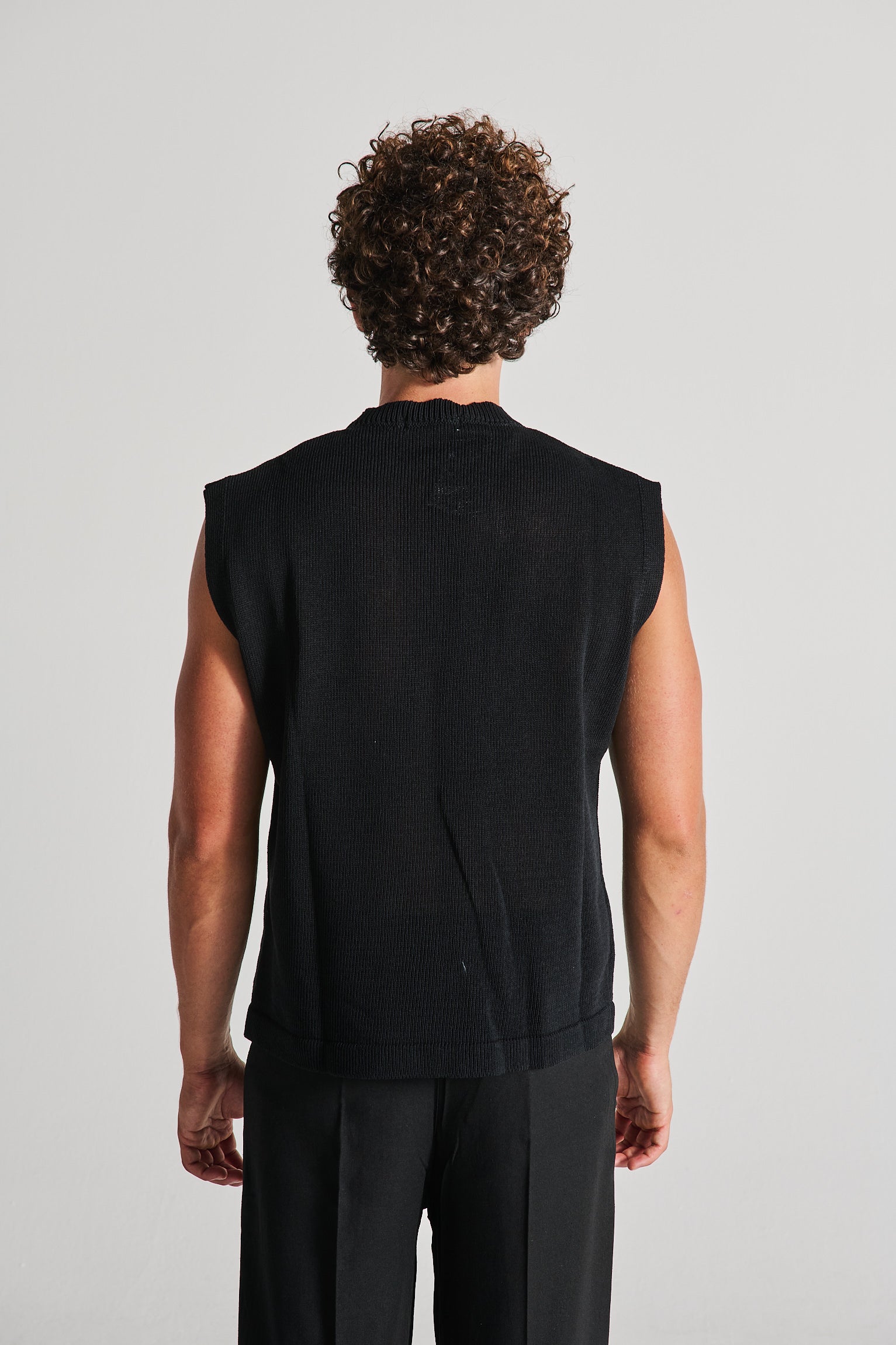 GILET SMANICATO NERO