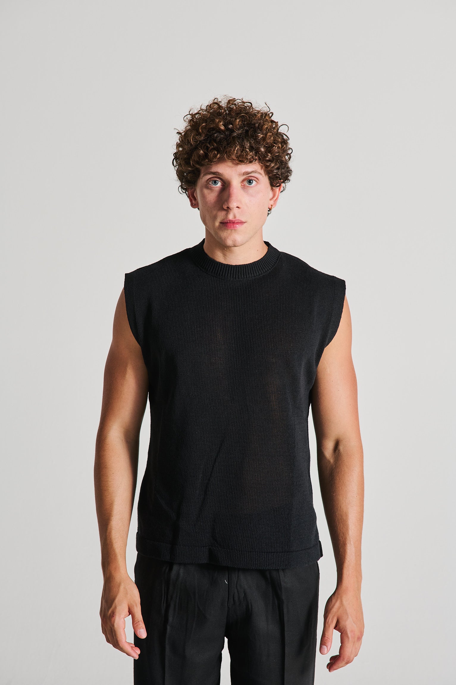 GILET SMANICATO NERO