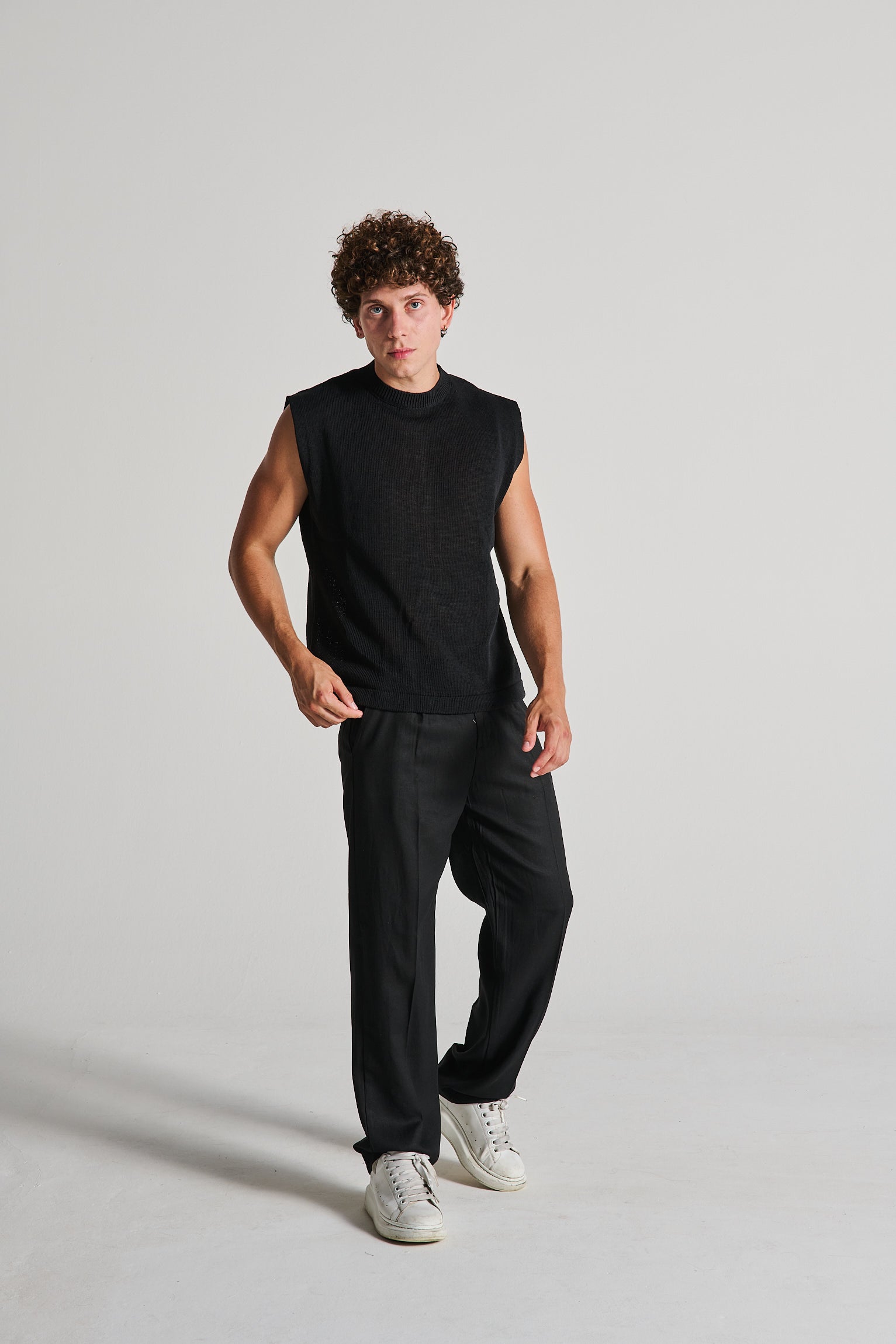 GILET SMANICATO NERO