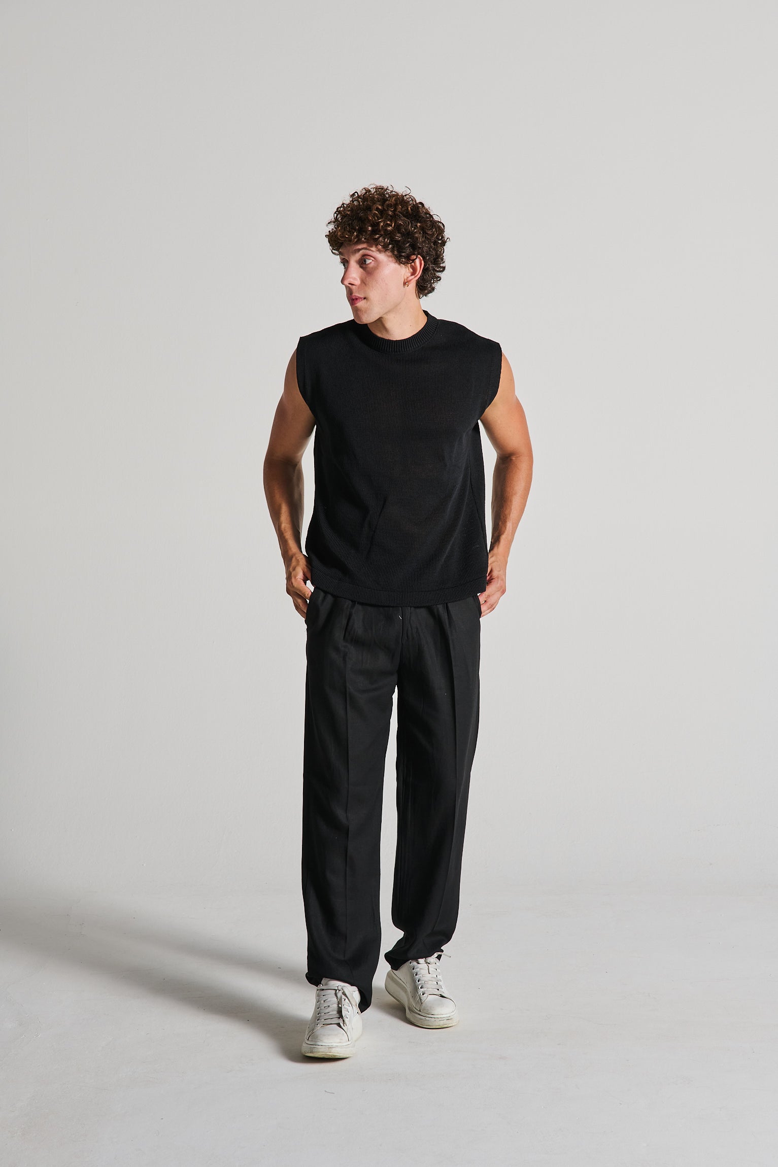 GILET SMANICATO NERO