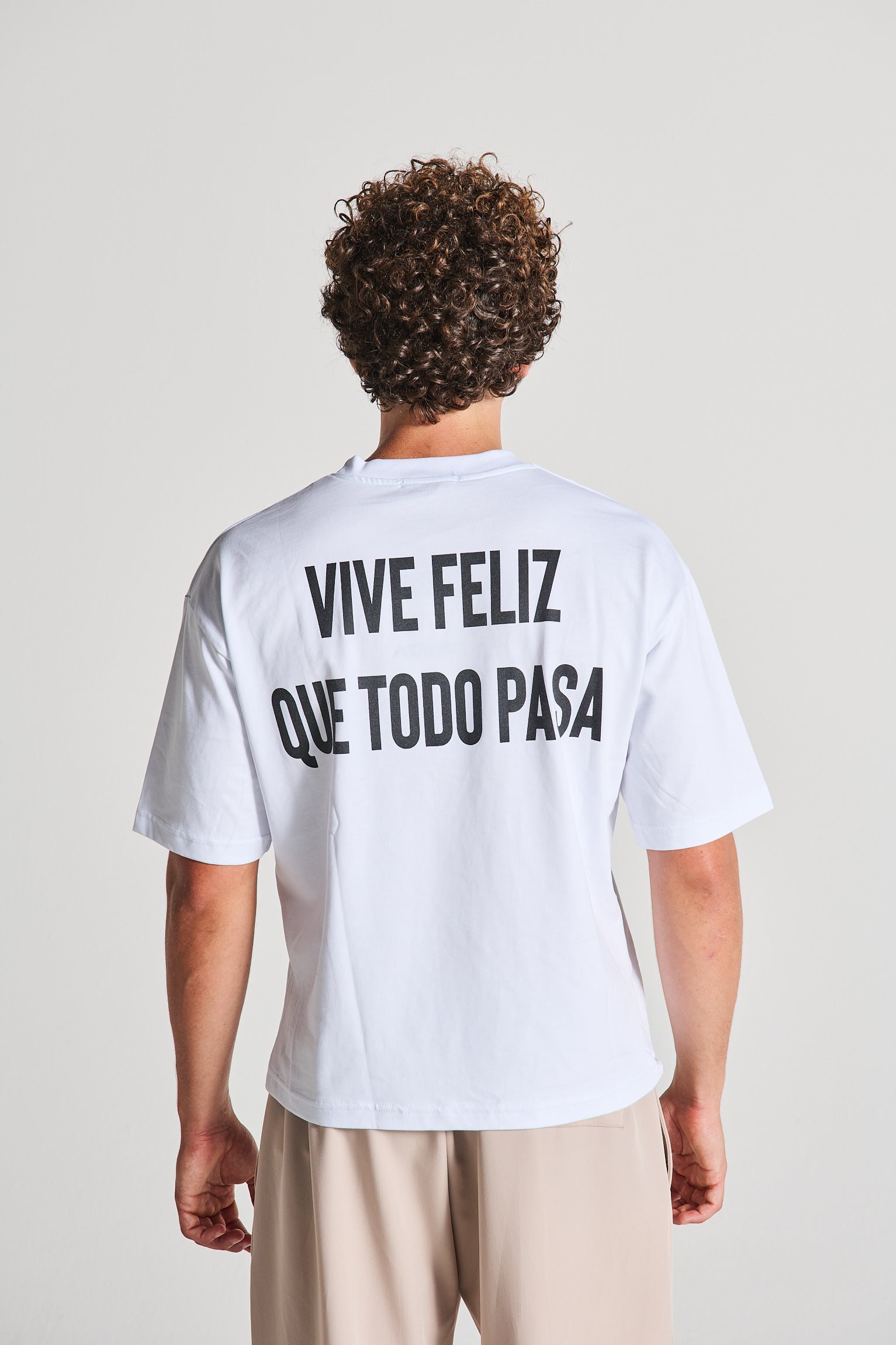 MAGLIA VIVE FELIZ QUE TODO PASA BIANCA