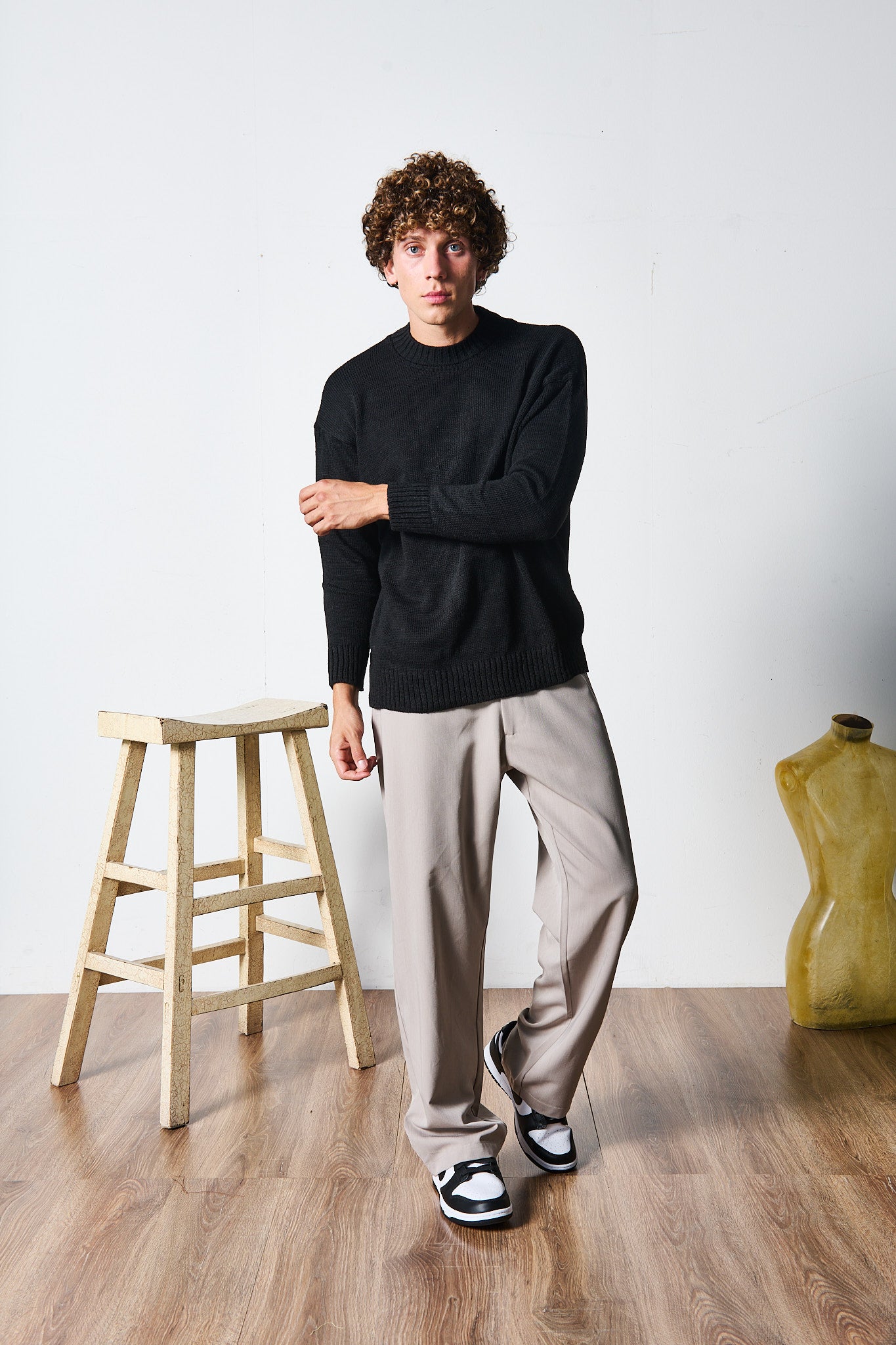 MAGLIONE NERO SEMI-OVER
