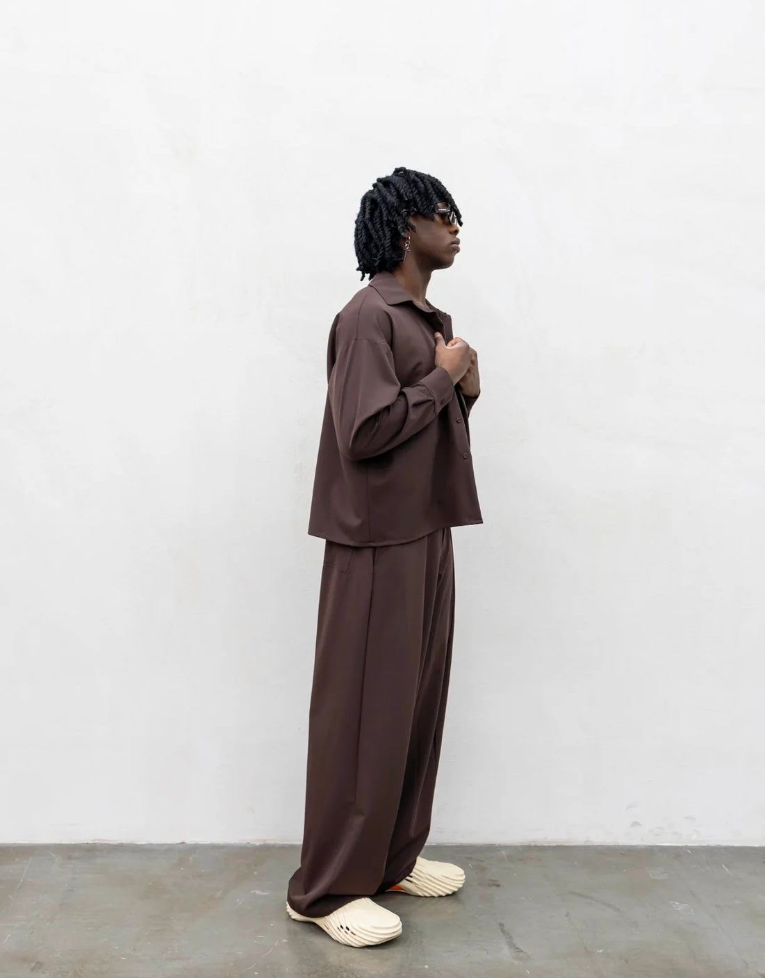 COMPLETO TOKYO PINCES BAGGY BROWN