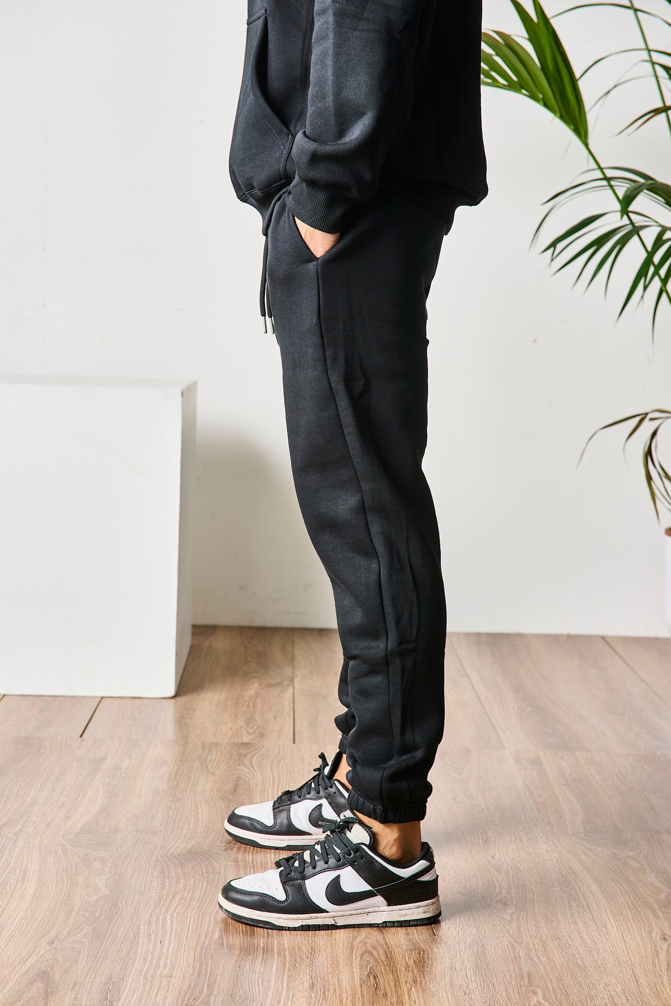 PANTALONE TUTA NERO CON ELASTICO