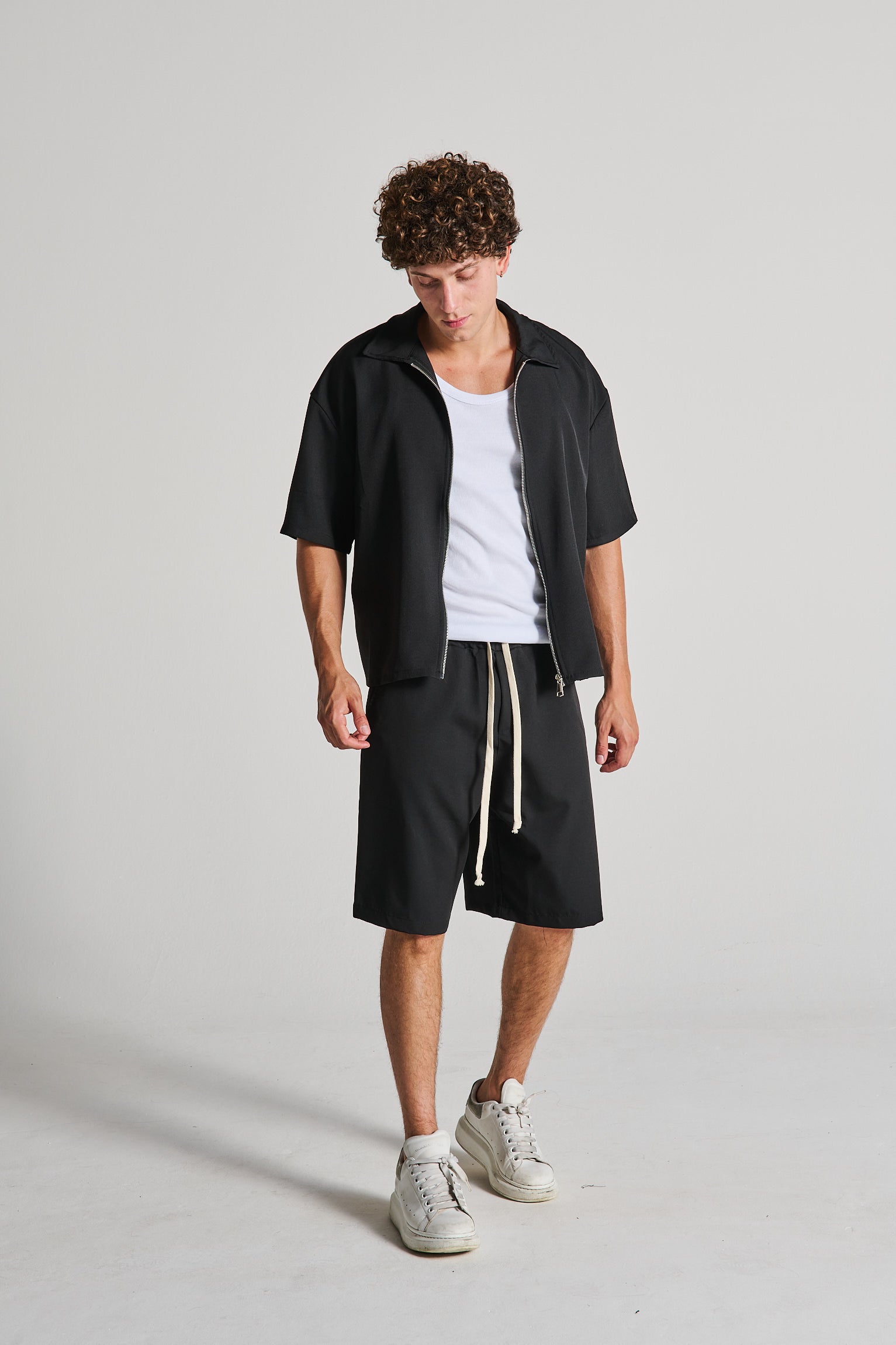 COMPLETO ZIP NERO BERMUDA