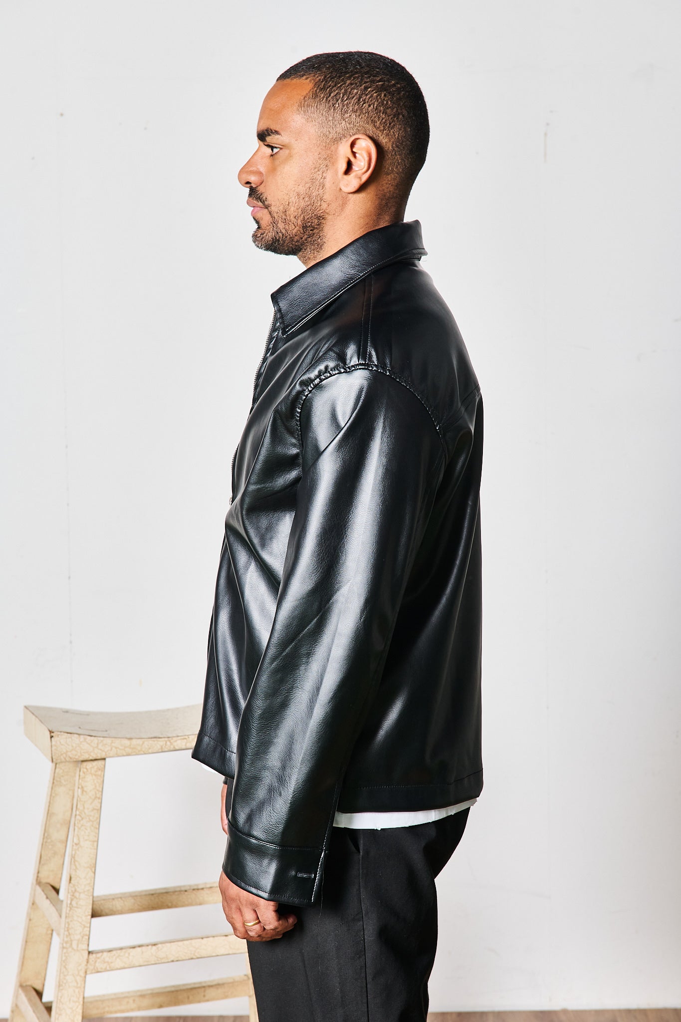 GIACCA CROP NERA ECO-PELLE