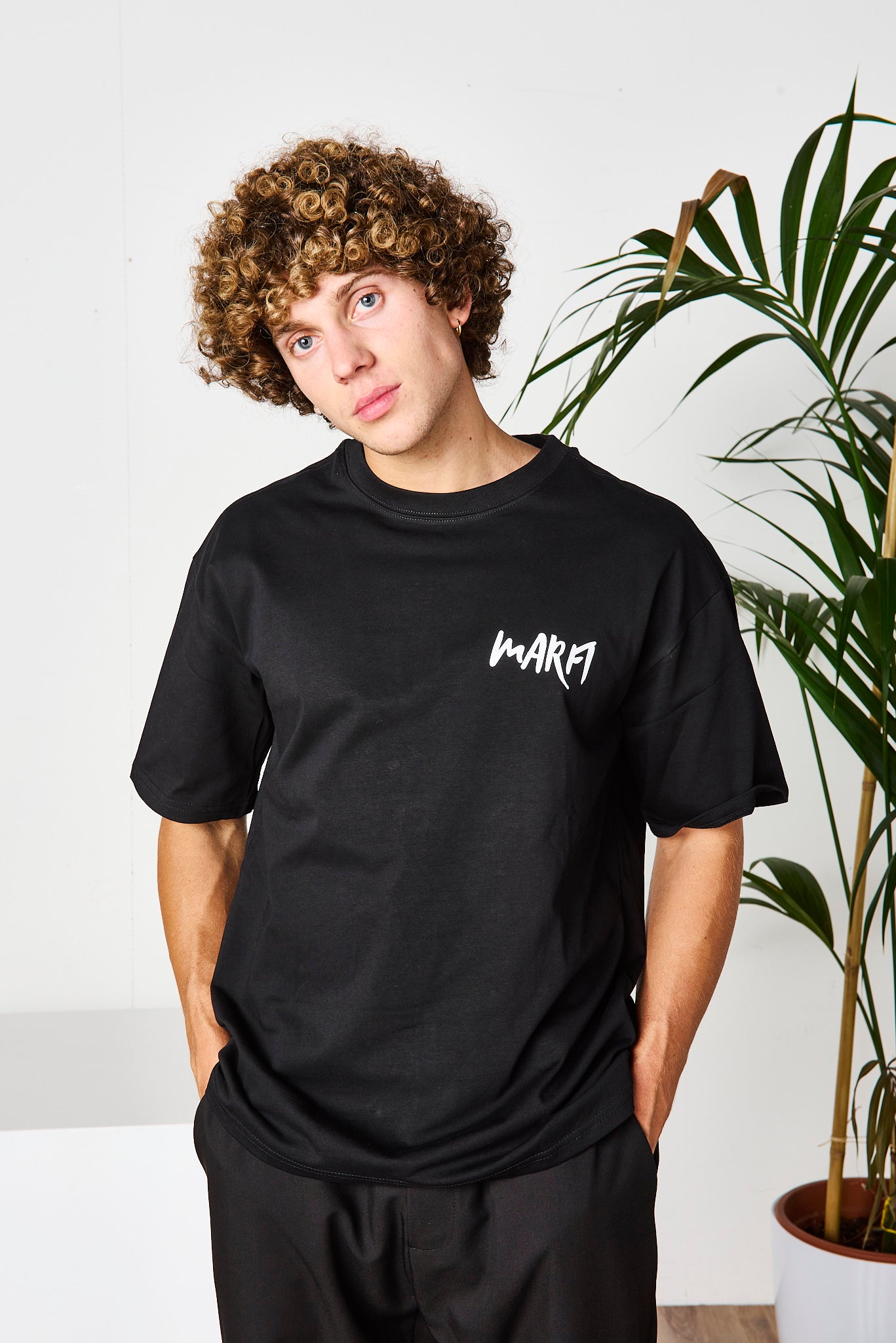 T-SHIRT SEMI-OVER BLACK LOGO MARFI