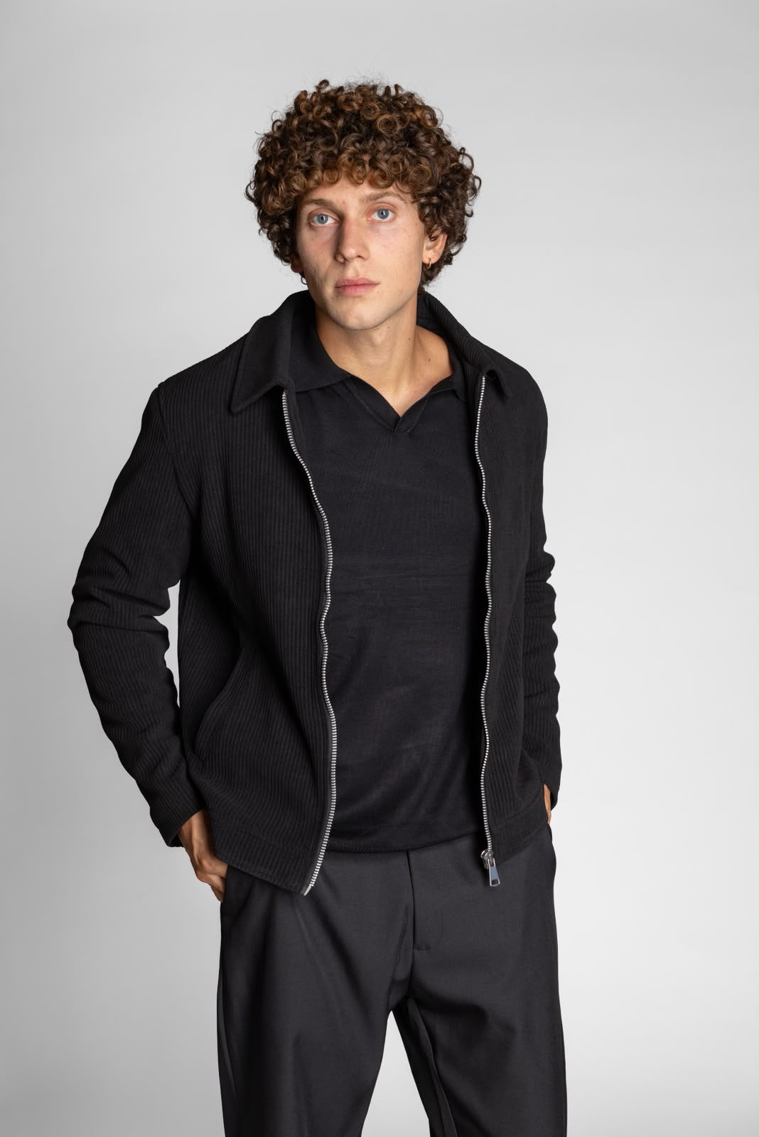 GIACCA ZIP NERA
