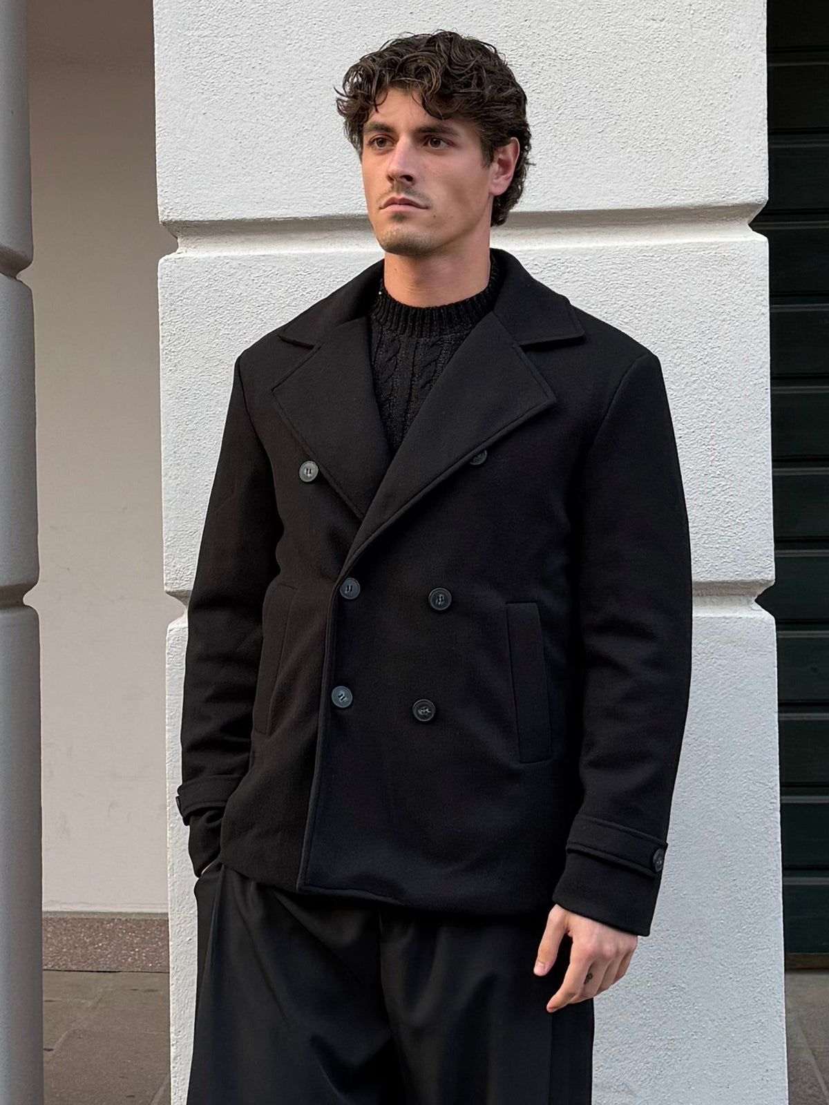 CAPPOTTO NERO DOPPIO PETTO CORTO