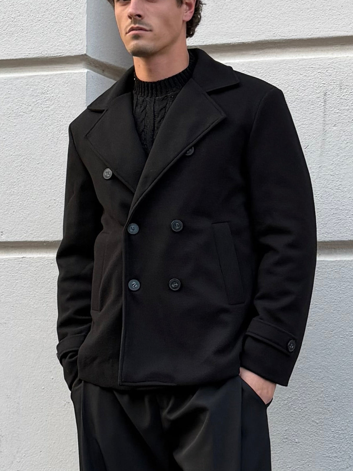 CAPPOTTO NERO DOPPIO PETTO CORTO
