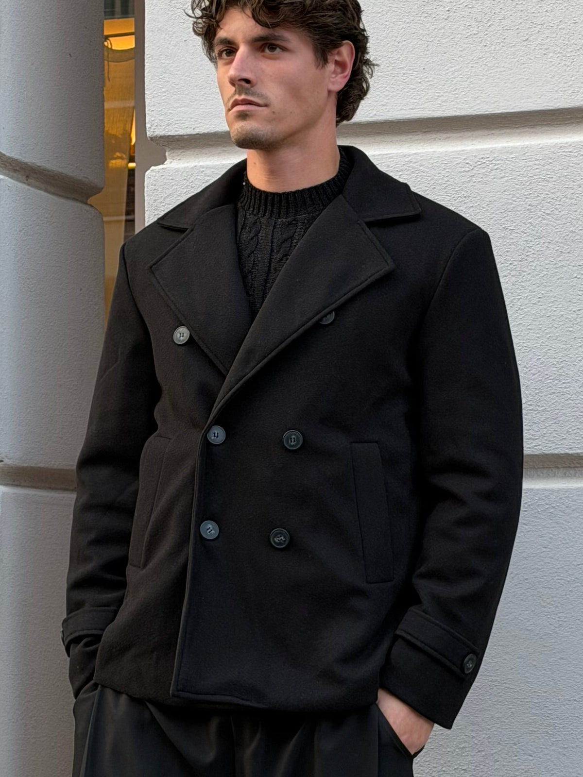 CAPPOTTO NERO DOPPIO PETTO CORTO