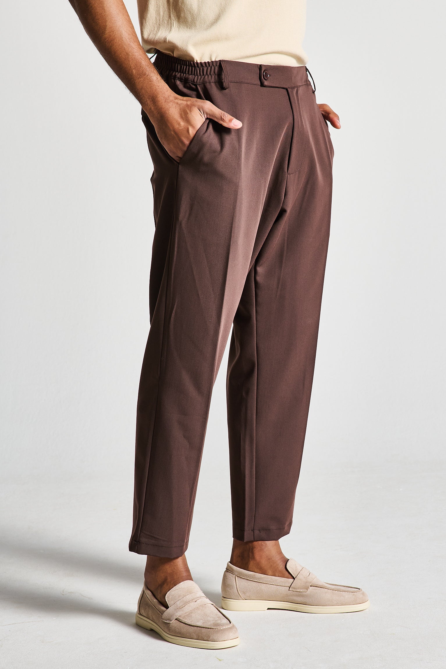 PANTALONE CHINO MORO