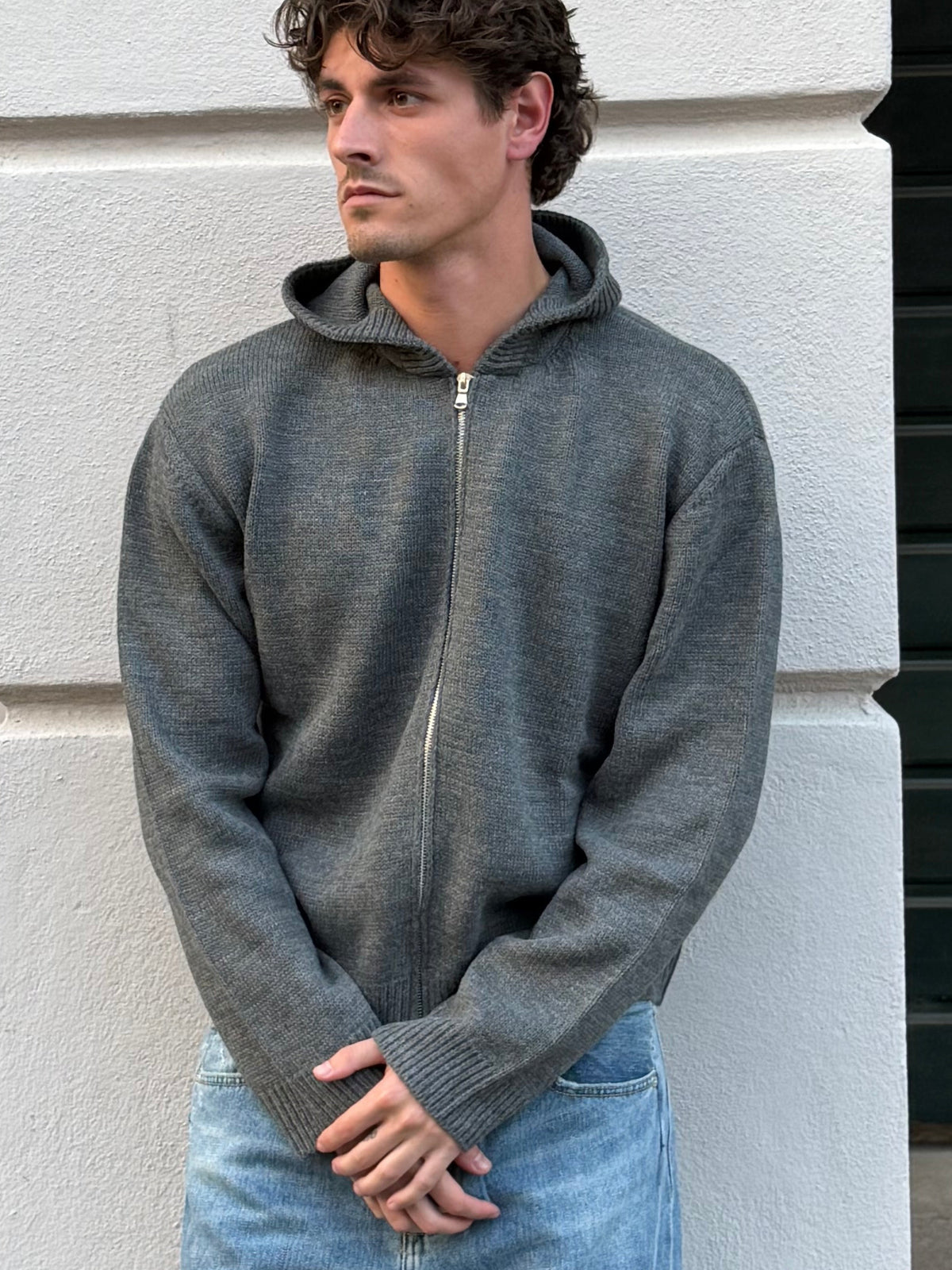 MAGLIA ZIP CAPPUCCIO GRIGIA